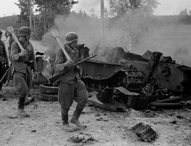 Βίντεο: «Panzerfaust» - Το αντιαρματικό ρουκετοβόλο του Τρίτου Ράιχ και... προάγγελος των σύγχρονων RPG